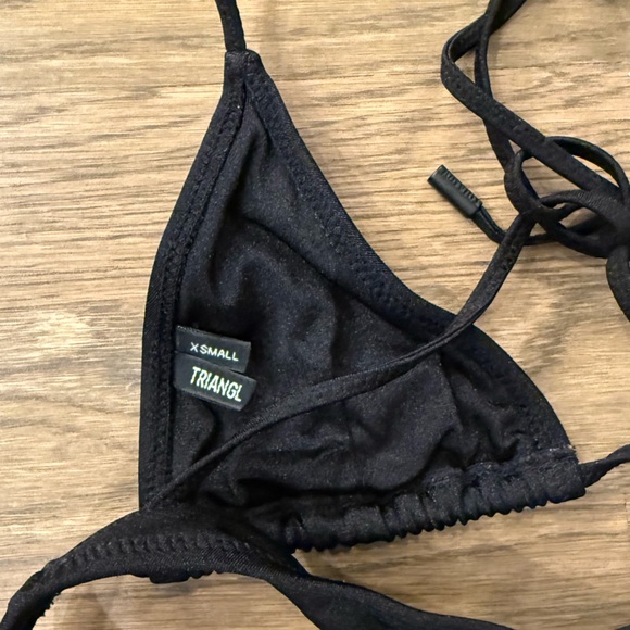 Black Triangle Bikini Set String size XS top Medium bottoms with bag LIKE NEW - Picture 5 of 7